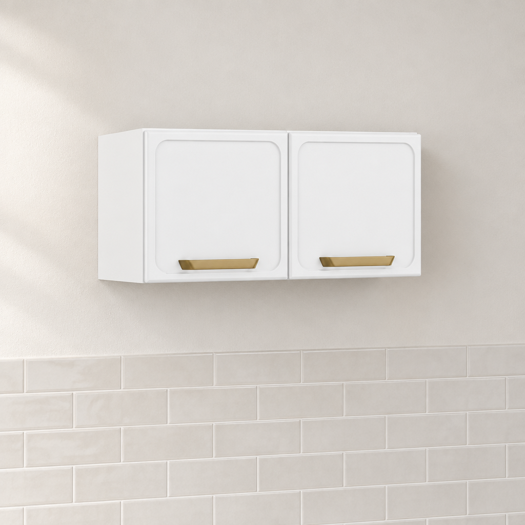 Armário aéreo branco ambientado em uma cozinha